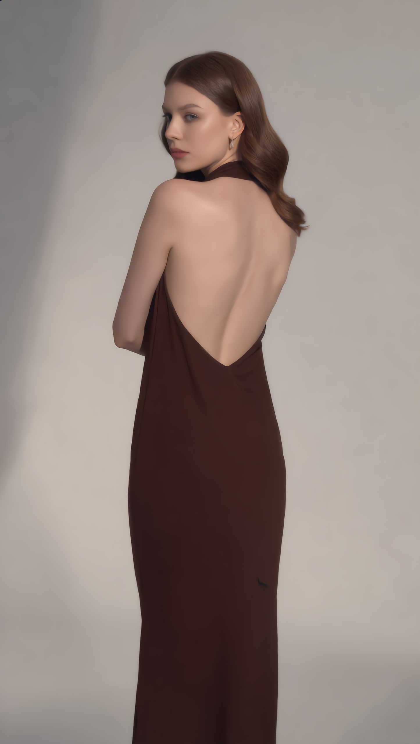 Soft Glam Uzun Elbise – Sırt Detaylı